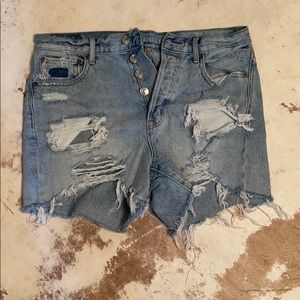 American Eagle 90s boyfriend Shorts distressed